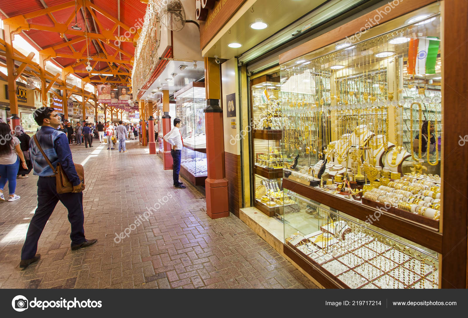 阿拉伯联合酋长国2018年9月29日迪拜城市德伊勒的黄金集市或市场阿拉伯联合酋长国—— 库存社论照片© johny007pandp #219717214