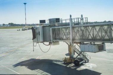 havaalanında uçak giriş için tüp