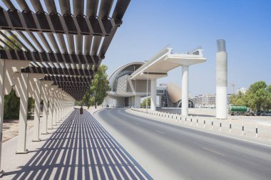 parça veya metro istasyonu için köprü inşaatı