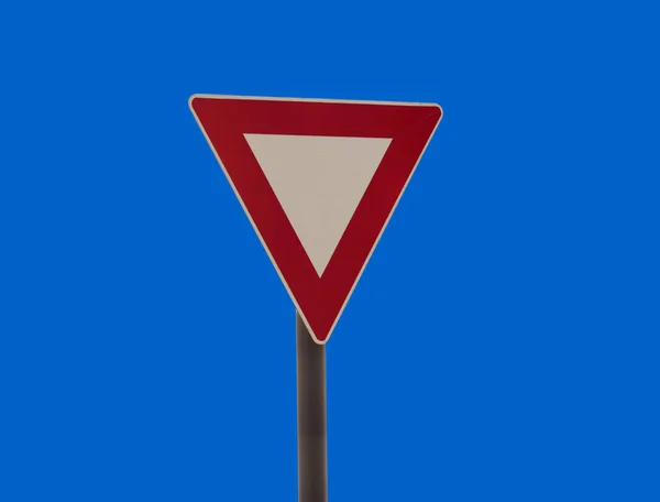 Give Way Traffic Sign Isolated Blue Sky — Stock Photo, Image