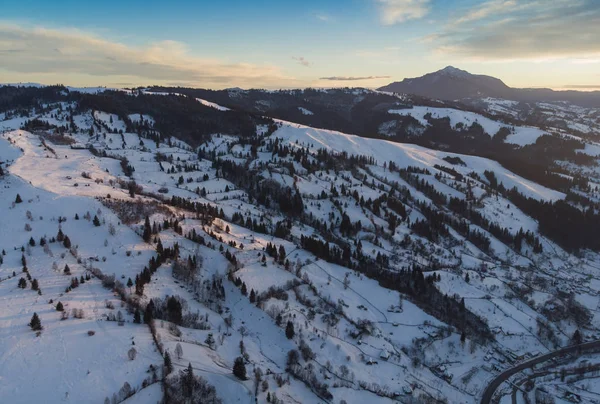 Luftaufnahme Von Poiana Largului Dorf Und Ceahlau Berg Rumänien Winterszene — Stockfoto