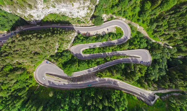 Svängda Vägen Med Bilar Och Vackra Skogslandskap Bicaz Gorges Rumänien — Stockfoto