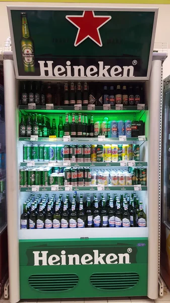 ピアトラ ネアムツ ルーマニア 2019 ハイネケン ビール スーパー マーケットやバーの販売のため — ストック写真
