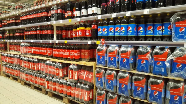 ピアトラ ネアムツ ルーマニア 2019 ペプシ コーラ飲料スーパー マーケットの棚の販売のため — ストック写真