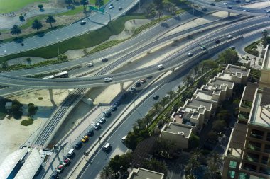 Dubai city, Birleşik Arap Emirlikleri yolların kavşak. havadan görünümü