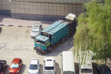 Dubai, BAE-Eylül 25 2018: şehirde geri dönüşüm için çöp kamyonu
