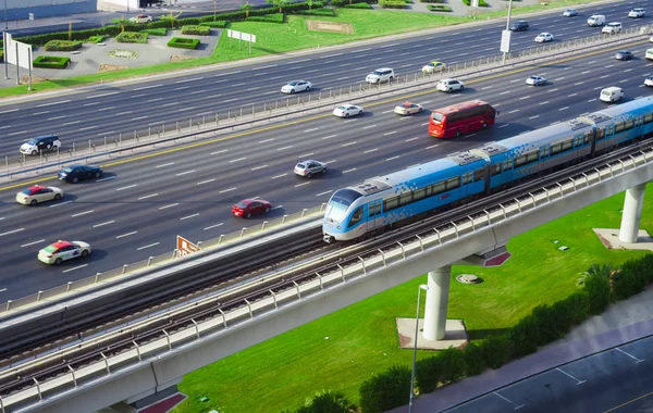 阿拉伯联合酋长国 2018年9月24日 迪拜市中心的现代地铁交通 — 图库照片