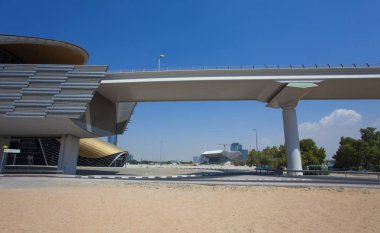Dubai, Bae - 26 Eylül 2018: Metro veya metro için yeni Dubai Creek Tower istasyonunun inşaatı