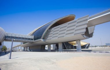 Dubai, Bae - 26 Eylül 2018: Metro veya metro için yeni Dubai Creek Tower istasyonunun inşaatı