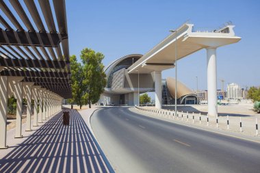 Dubai, Bae - 26 Eylül 2018: Metro veya metro için yeni Dubai Creek Tower istasyonunun inşaatı