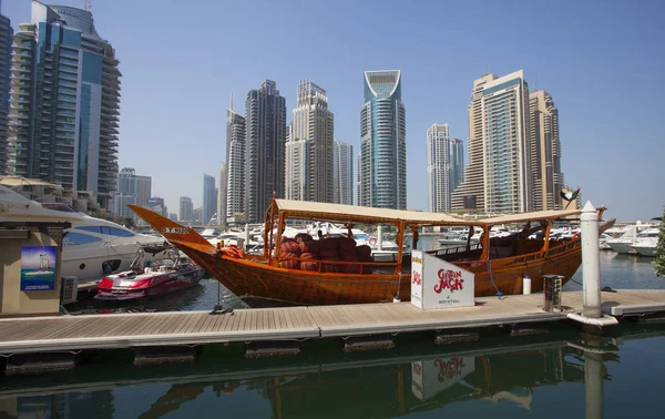 Dubai Uae September 2018 Touristic Boat Yachts Dubai Marina City — Stock Photo, Image