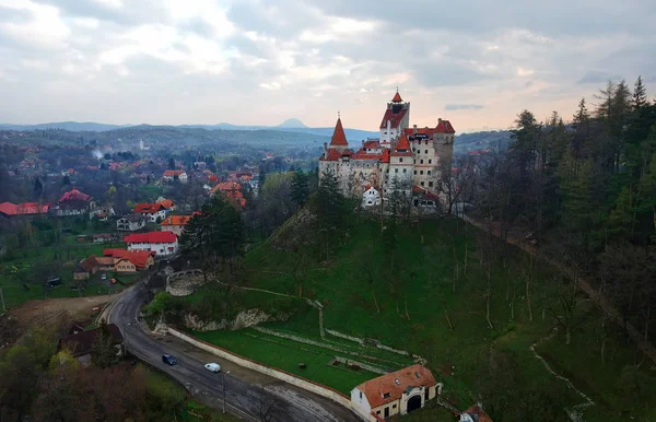 ปราสาท Bran อสถานท Dracula ในทรานซ ลเวเน โรมาเน มมองทางอากาศ — ภาพถ่ายสต็อก