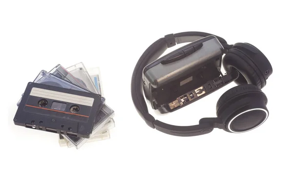 Vintage Audio Tape Walkman Met Hoofdtelefoon Geïsoleerd Wit — Stockfoto