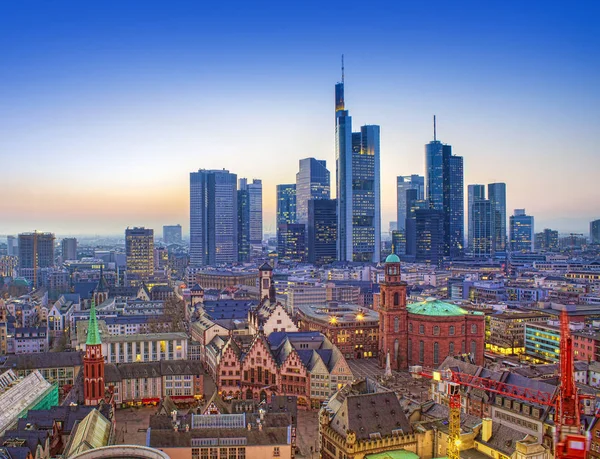 Frankfurt am Main city på natten — Stockfoto