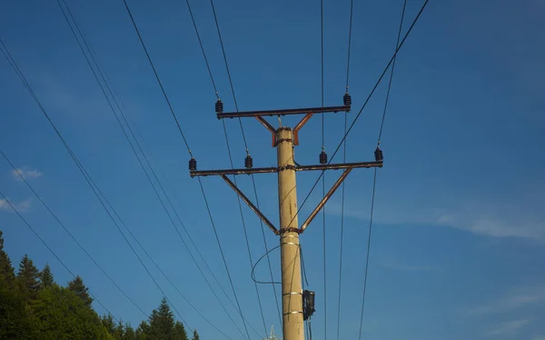 Mast Met Draden Kracht Energieconcept Helder Blauwe Hemel — Stockfoto