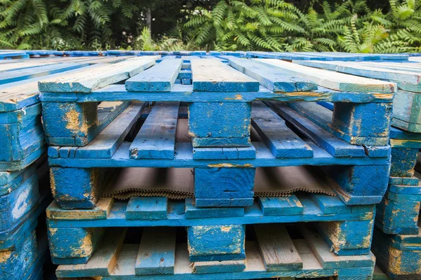 Blauwe Houten Pallets Voor Vrachtvervoer — Stockfoto