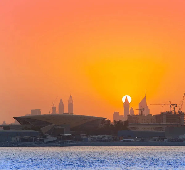 Zachód słońca w Dubaju, Zjednoczone Emiraty Arabskie — Zdjęcie stockowe