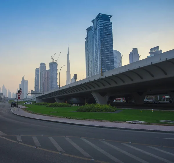 DUBAI, EAU - 26 SETTEMBRE 2018: Dubai città centro e scuola b — Foto Stock