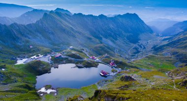 Fagaras dağıbalea gölü ve Transfagarasan yolu. Romanya 