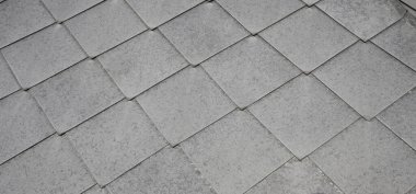 Metal kiremitlerden kil veya ölçekli çatı dokusu