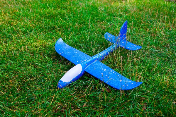 Toy Foam Airplane Landed Green Grass — Stock Photo, Image