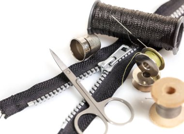 Beyaz izole arka dikiş aksesuarları yakın çekim