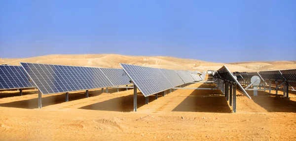 Energía Alternativa Paisaje Industrial Baterías Solares Desierto — Foto de Stock