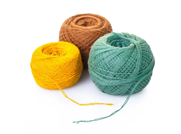 arka plan iş parçacığı üzerinde beyaz örgü için arapsaçı izole