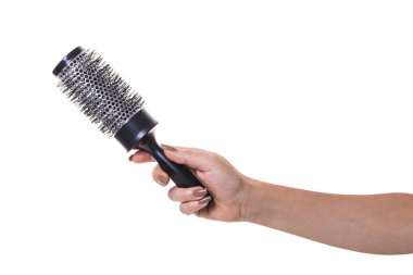 saç tarağı beyaz izole arka planda kadın elinde