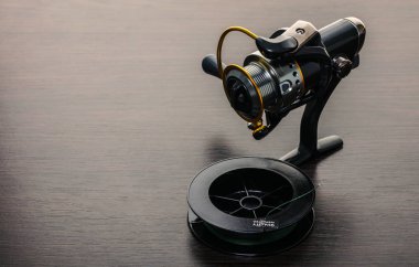 bobin ahşap arka plan üzerinde olta yakın çekim için