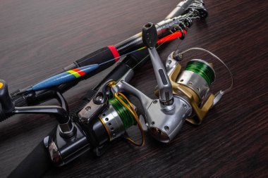 olta ile ahşap arka plan bir bobin