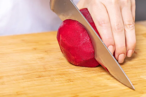 Cook Cuts Red Beet Wooden Board Preparation Cooking — Stock Photo, Image