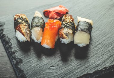 suşi siyah taş kurulu ayarla