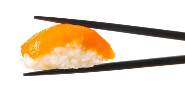 Stokken houden sushi met zalm — Stockfoto