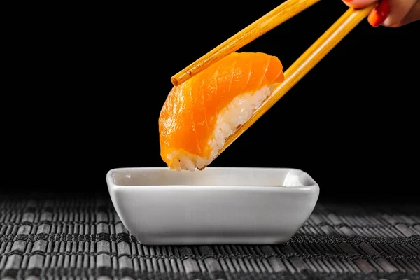 Sushi dipped in soy sauce — Stock Photo, Image