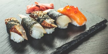 suşi siyah taş kurulu ayarla