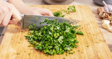 kıyılmış maydanoz yemek 