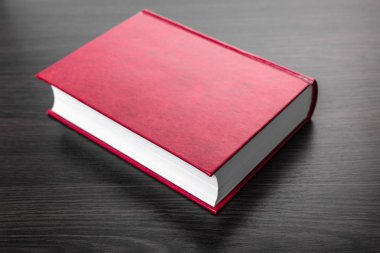 yeni kapalı kitap yakın çekim 