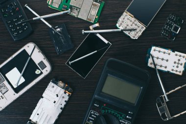 Demonte cep telefonu ve araçları