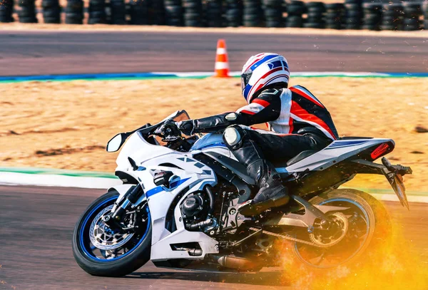 Motorcycle racer rides on a sports track — Stock Photo, Image