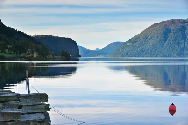 Норвезький Пейзаж Вид Озеро Гори — стокове фото