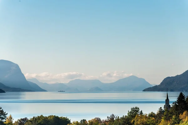 Paisagem Norueguesa Vista Para Lago Montanhas — Fotografia de Stock