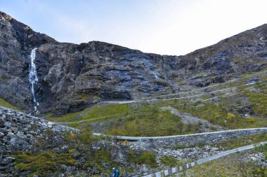 Norveç 'in güzel manzarası, yazın şelale zirveleri.