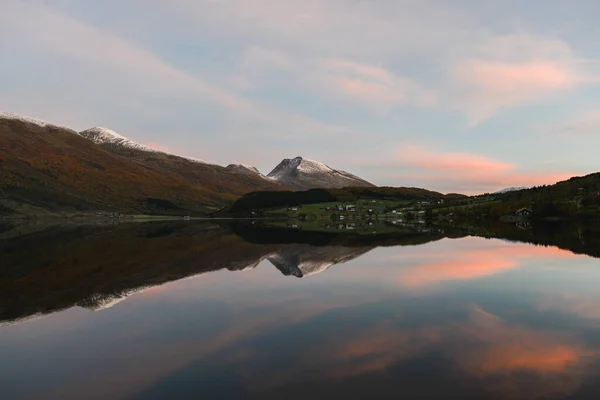 Panorama Norvegese Vista Lago Montagne Tramonto — Foto Stock