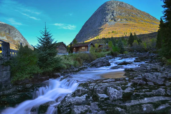 Paisagem Norueguesa Vista Para Rio Montanha — Fotografia de Stock