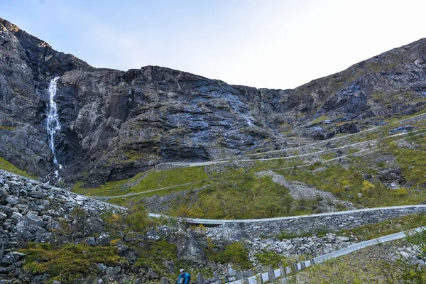 Norveç 'in güzel manzarası, yazın şelale zirveleri.