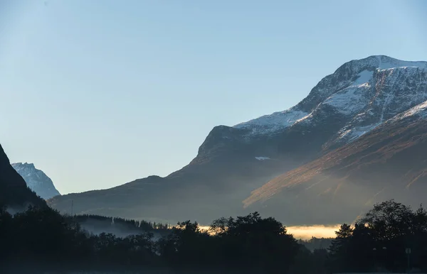 Norueguês Bela Paisagem Picos Montanha Verão — Fotografia de Stock