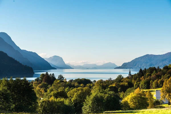 Paisaje Noruego Vista Del Lago Las Montañas —  Fotos de Stock