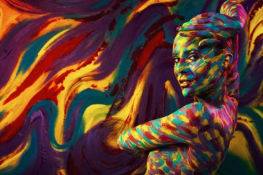 Portre resimler renkli makyaj yüz resim ve bodyart ile parlak güzel kızın