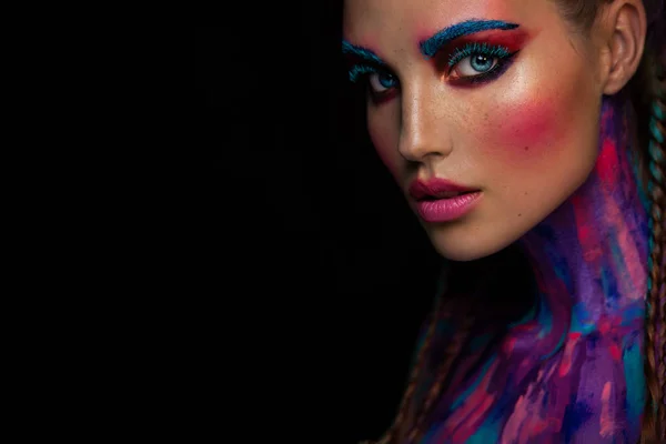 Sanat Renkli Makyaj Ile Parlak Güzel Kadın Portresi — Stok fotoğraf